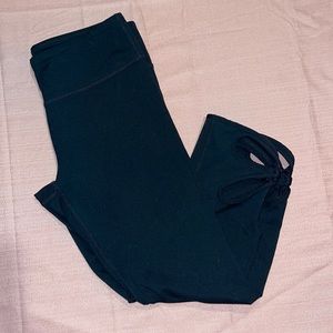 Fabletics black cropped leggings